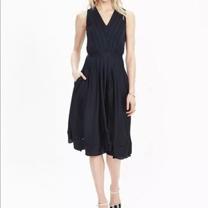 Banana Republic Women’s Navy Satin Vee Sleeveless Dress 12